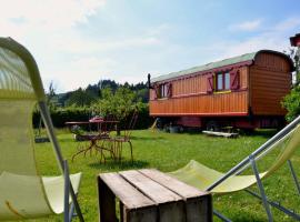 La Roulotte de la Fay, casa o chalet en Dompierre-les-Ormes