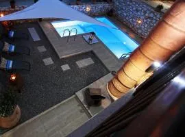 LaCasa 1 Deluxe Villa with Pool and Jacuzzi