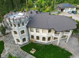 Pinecrest Villa - Castle style living on seaside, alojamiento en la playa en Porvoo