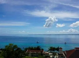 La Mirada Deluxe Suites with Oceanview