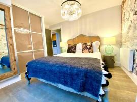 Elegant Apartment - 1 Minute walk to Poole Quay - Great Location - Free Parking - Fast WiFi - Smart TV - Newly decorated - sleeps up to 2! Close to Poole & Bournemouth & Sandbanks, hotel em Poole