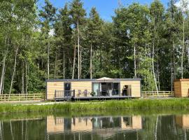 Pine Boutique Lodge with hot tub for couples & dog, hotel s bazénem v destinaci York