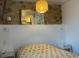 Appartement T2, hotell i Salles-la-Source