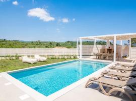 Spartakos Luxury Villa 4, hotel v destinaci Plános