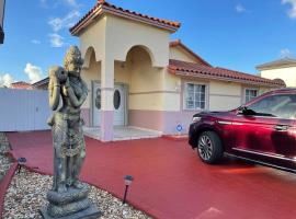 Romantic House, villa í Hialeah Gardens