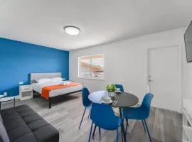 Spacious unit with pool and parking - M33