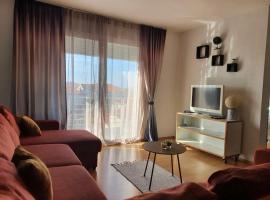 Cozy Two-Bedroom Apartment, hotel in Zadar