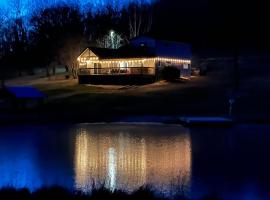 Beautiful CountryViewHome in Galena, hotel in Galena