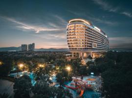 Crowne Plaza Sanya Haitang Bay Resort, an IHG Hotel: Sanya şehrinde bir otel