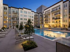 Resort-Style Apartments near The Galleria, hotelli Houstonissa lähellä maamerkkiä Memorial Park -virkistysalue