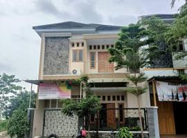 Anugrah homestay, villa in Cirebon