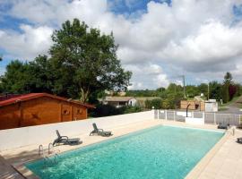 Camping les 2 salamandres, παραθεριστική κατοικία σε Arces-sur-Gironde