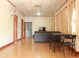 ChillHouse24 @ DonMueang, apartamento em Ban Don Muang (1)