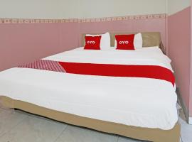 SUPER OYO 92003 Sky Airlines Guesthouse, hotell med parkering i Tangerang