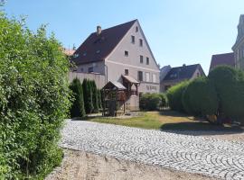 Apartmán Na Kamenu, hotel barato en Frýdlant