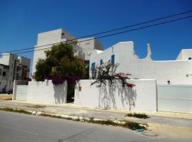 Une grande villa meublée, cabana o cottage a Monastir