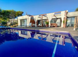 The Mediterranean House by SitgesNow - CUNIT, place to stay in Cunit