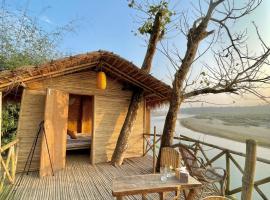 Happy Lemon Tree lodge, hotel en Sauraha