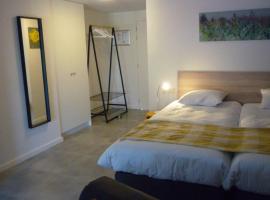 De Hoog Velden 15, Hotel in Overpelt