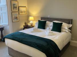 The Garret Hotel, hotel in Kirkcudbright