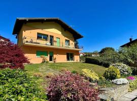 Casa vacanza Veronica con giardino, hótel í Verbania