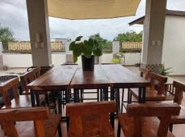 Helena's Apartelle, hotel di Bulakan