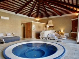 Le Pool House - Private Jacuzzi - Mas des Sous Bois, luxury tent in Ventabren