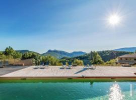 Magnifique domaine en Drôme Provençale pour 30 pers, hótel í Teyssières