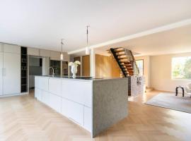 Villa Falsterbo - Beachside Luxury with Private Hot Tub, hotel v destinaci Skanör med Falsterbo