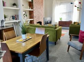 Contemporary 2 Bedroom Victorian Town House, pet-friendly hotel in Kimberley