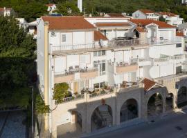 Villa Fina, hotell i Tučepi