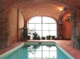 Home holidays Mozart-Monferrato: Moncalvo'da bir otoparklı otel