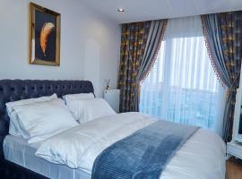Luxurious and Comfy Views Pool Sauna Parking, hotel with parking in Esenyurt