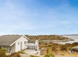 Beautiful Home In Bokn With Wifi