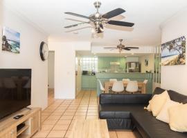 Chillawong + 1 minute to beach + local cafes, hotel in Point Lookout