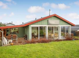 3 Bedroom Lovely Home In Bjert, vacation home in Binderup Strand