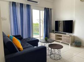 Lovely 3 bedrooms apartment, khách sạn giá rẻ ở Sandakan