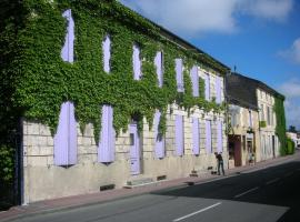 Hôtel Le Cheval Gris, hotel v destinaci Mirambeau