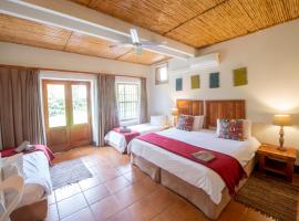 At the Woods Guest House, hotel with parking in Stormsrivier