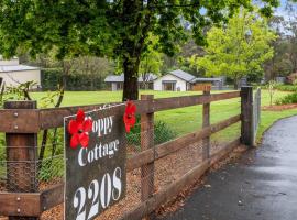 Unique and secluded Poppy Cottage, hotel di Bilpin