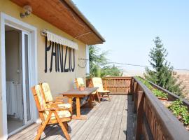 Gloriett Panzió、FertőbozのB&B