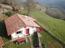 Beautiful Home In Bidarray With House A Mountain View, ξενοδοχείο με πάρκινγκ σε Bidarray