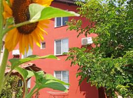 Guest House Sunflowers, hótel í Pomorie