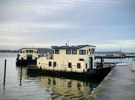 Island-dreams Hausboote Groth & Rhin, hotel in Schleswig