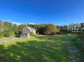 Chough Cottage: peace in a gorgeous, rural setting, pet-friendly hotel in Helston