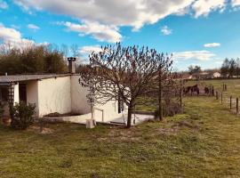 Gîte de l’écuyer, huoneisto kohteessa Eygurande-et-Gardedeuil