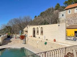 4 Bedroom Beautiful Home In La Roque-sur-pernes, hotel in La Roque-sur-Pernes