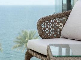 Alnoon at Address Beach Resort Fujairah、Sharmのビーチ周辺のバケーションレンタル