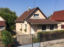 Százszorszép Vendégház, cottage in Mezőkövesd