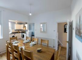 Luxury Stays, holiday home in Birkenhead